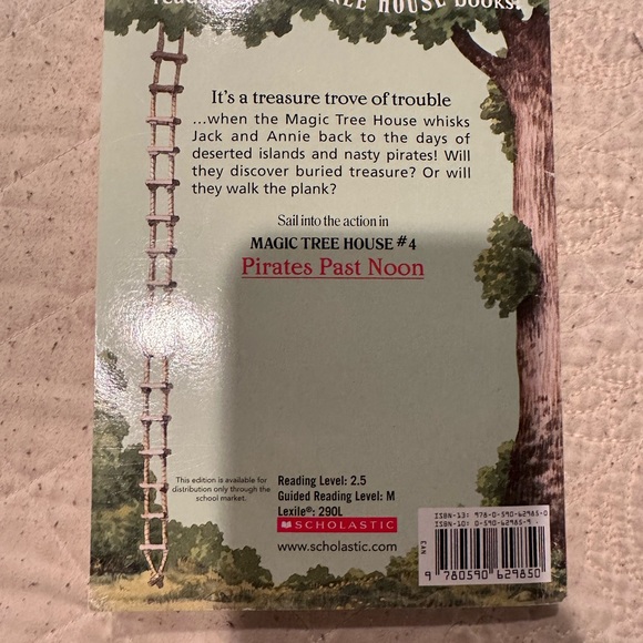 Pirates past noon- Magic treehouse #4! Scholastic! Like new! - Picture 9 of 9